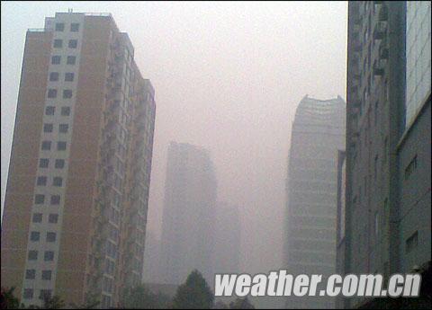 石家庄今晨大雾弥漫 能见度低 石家庄今晨大雾弥漫 能见度低